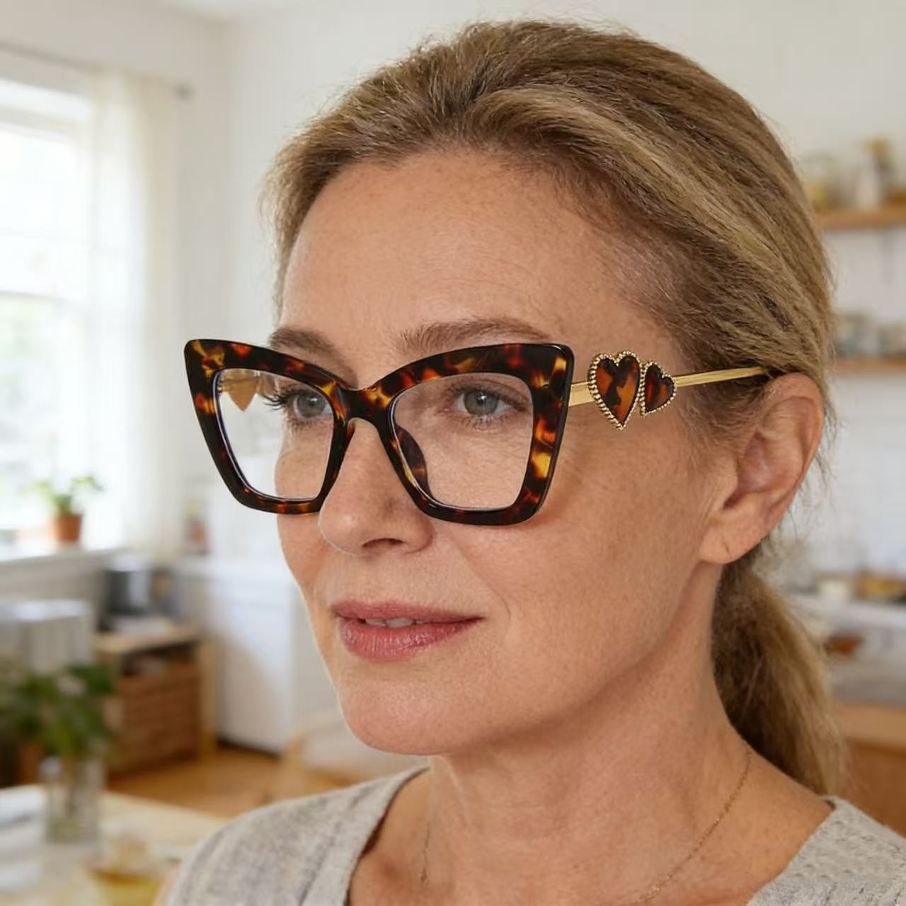 女性のためのファッションメガネ、フラットミラーキャットアイグ - Lighting Glass Photography のレビューと価格